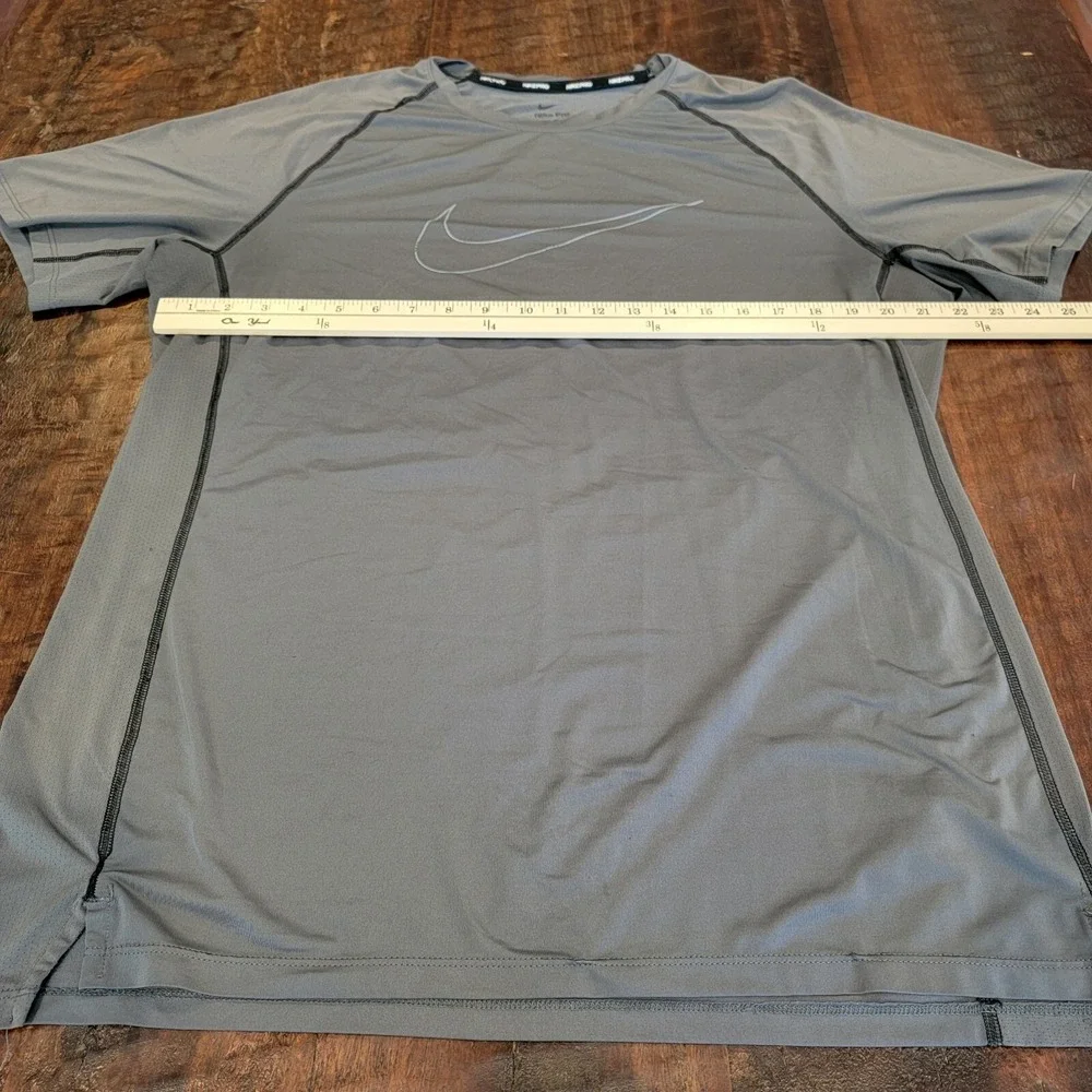 Nike Pro Dri Fit T Shirt Mens Size XL Gray Slim‎ Fit Center Swoosh Gym Workout